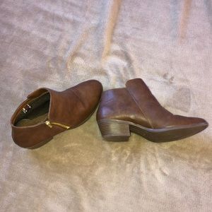 American eagle size 9 1/2 bootie
